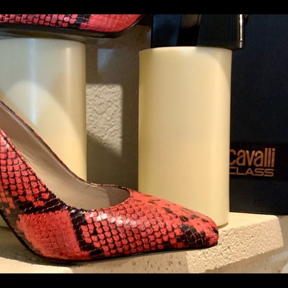 Roberto Cavalli size 7 red snake skin. - Picture 11 of 12